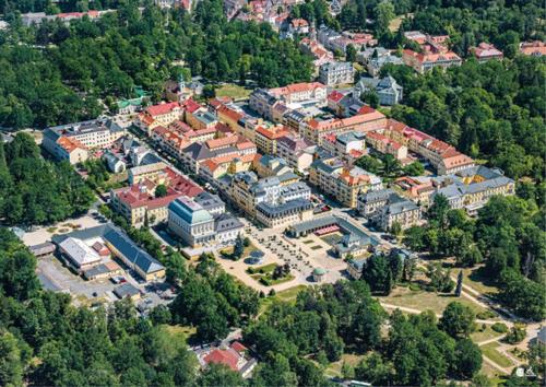 Nespecifikovaný výhled na destinaci Františkovy Lázně nebo výhled na město při pohledu z apartmánu