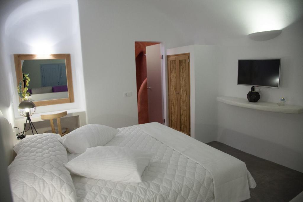 Łóżko lub łóżka w pokoju w obiekcie Fanari Vista Suites