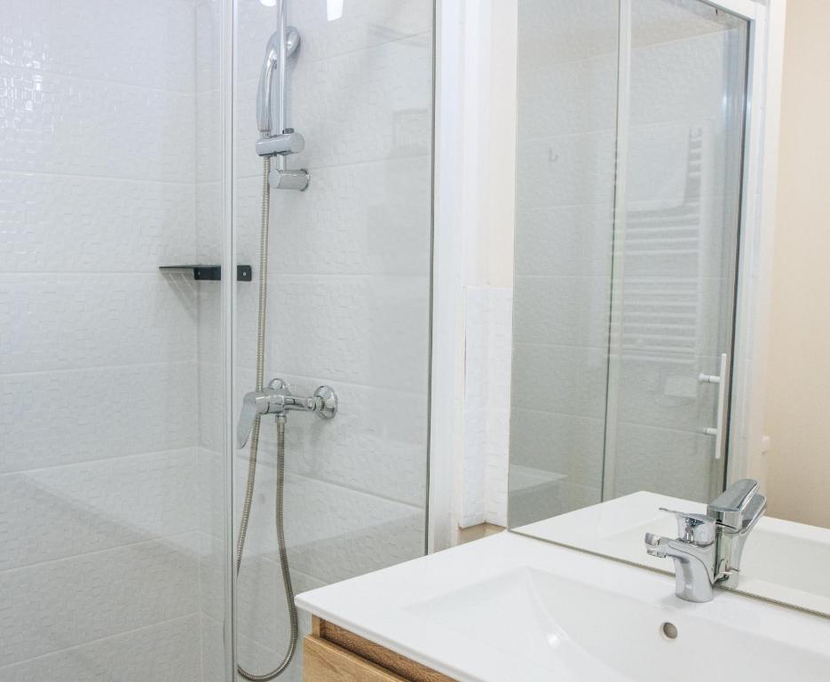 a bathroom with a shower and a sink at Twenty Business Flats Béziers in Béziers