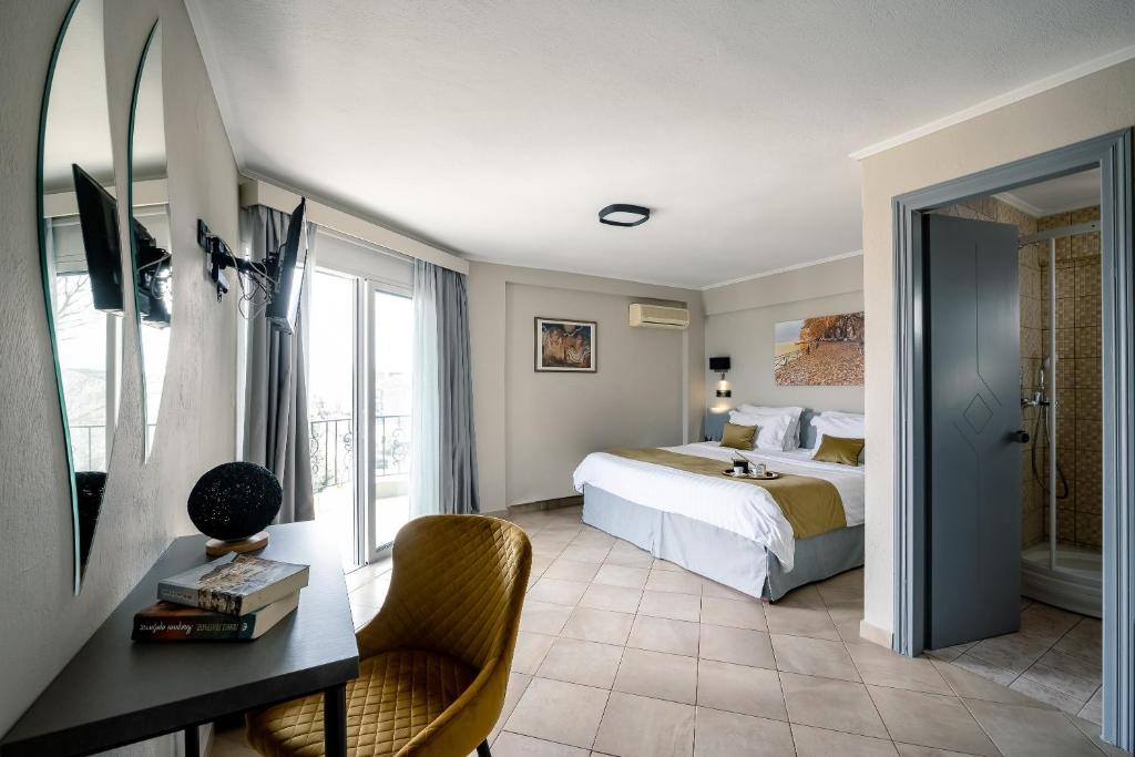 
Standard Room with Side Lake View
