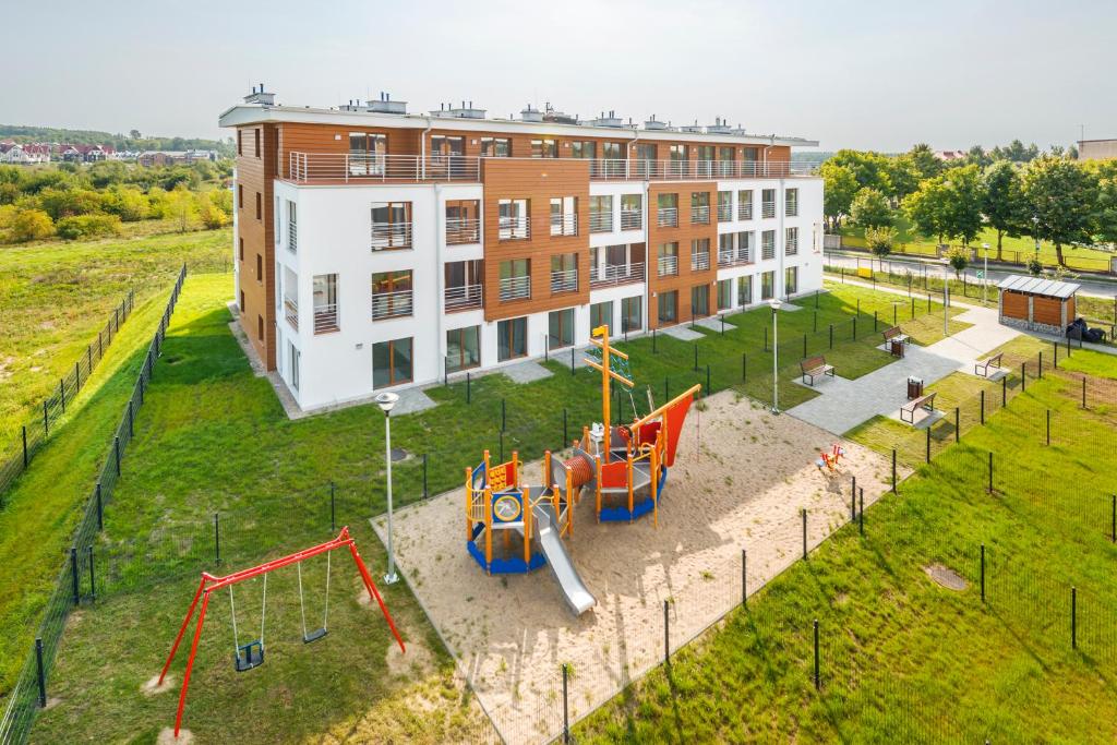 an aerial view of a playground in front of a building at Apartamenty Sun & Snow Residence I Jastrzębia Góra in Jastrzębia Góra