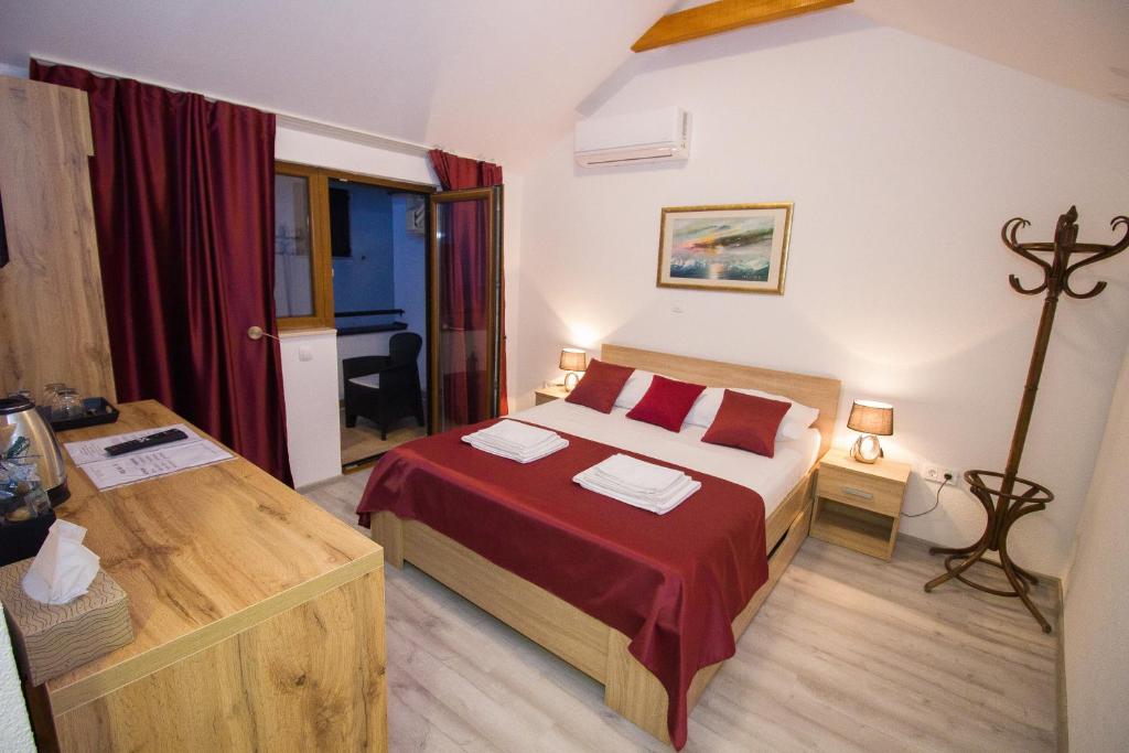 Postel nebo postele na pokoji v ubytování Villa Deny Mostar - with free parking