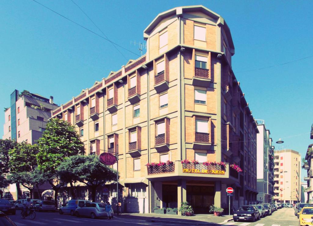 a tall building on the corner of a street at Hotel De Paris in Terni