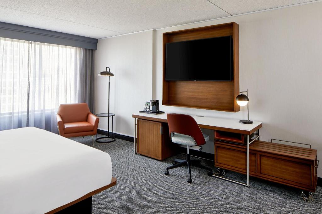 Courtyard by Marriott Detroit Downtown - Executive King Room Mit Sofa Bett