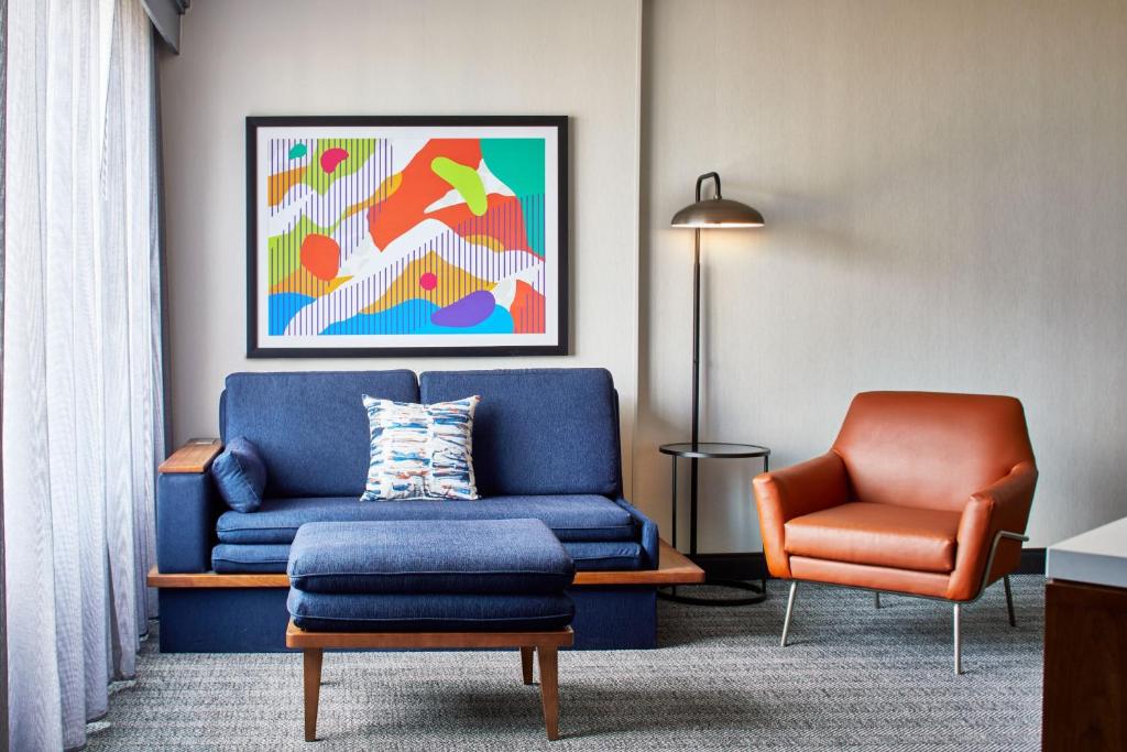 Courtyard by Marriott Detroit Downtown - Suite, 1 König, Sofa Bett