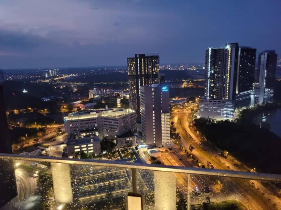Nespecifikovaný výhled na destinaci Nusajaya nebo výhled na město při pohledu z apartmánu