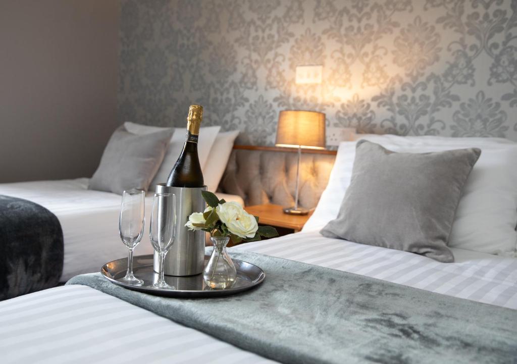 Postel nebo postele na pokoji v ubytování Sliabh Beagh Hotel