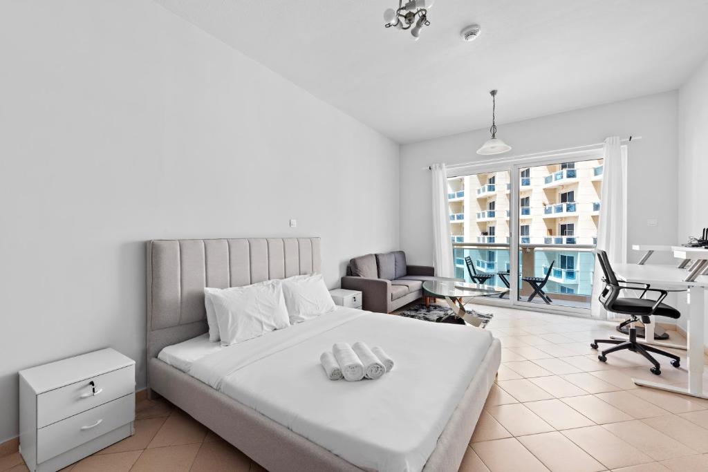 Fotografie z fotogalerie ubytování Studio APT Lago Vista Tower B v Dubaji