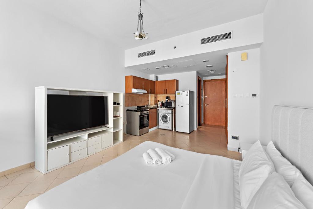 Fotografie z fotogalerie ubytování Studio APT Lago Vista Tower B v Dubaji