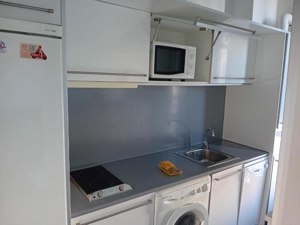 Kuchyň nebo kuchyňský kout v ubytování Apartamentos Turísticos Los Ángeles