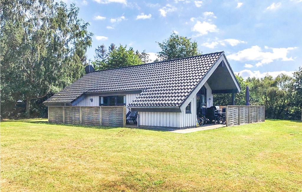 a small white house with a large yard at Awesome Home In Glesborg With 3 Bedrooms And Wifi in Bønnerup