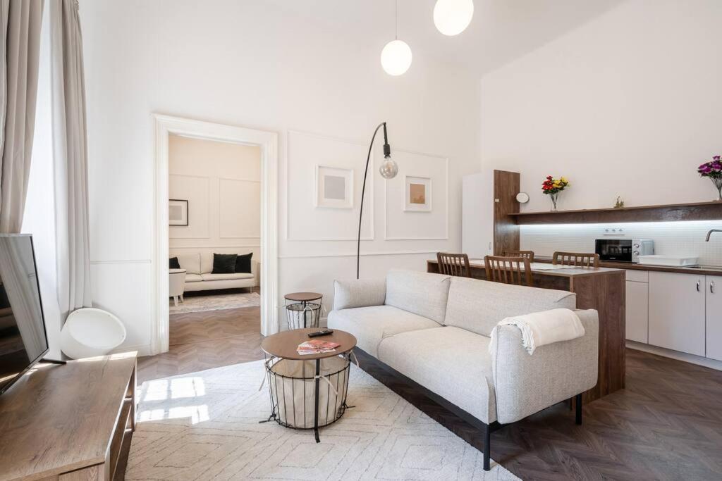 stylish apartment in the city center 1072 Budapest, 52 Dob utca kép - 1