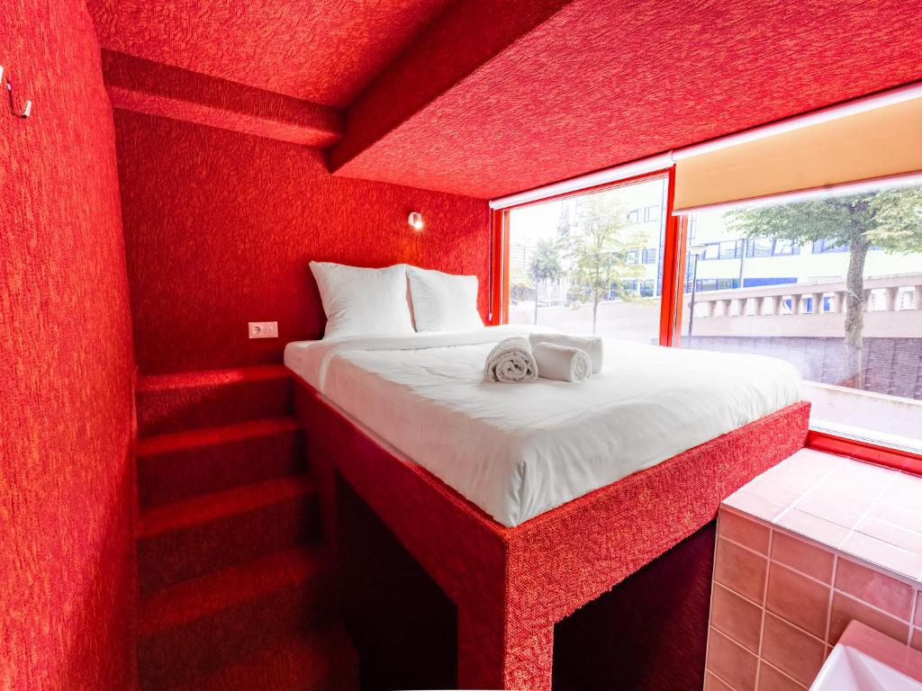 
Party Room (shared bathroom)
