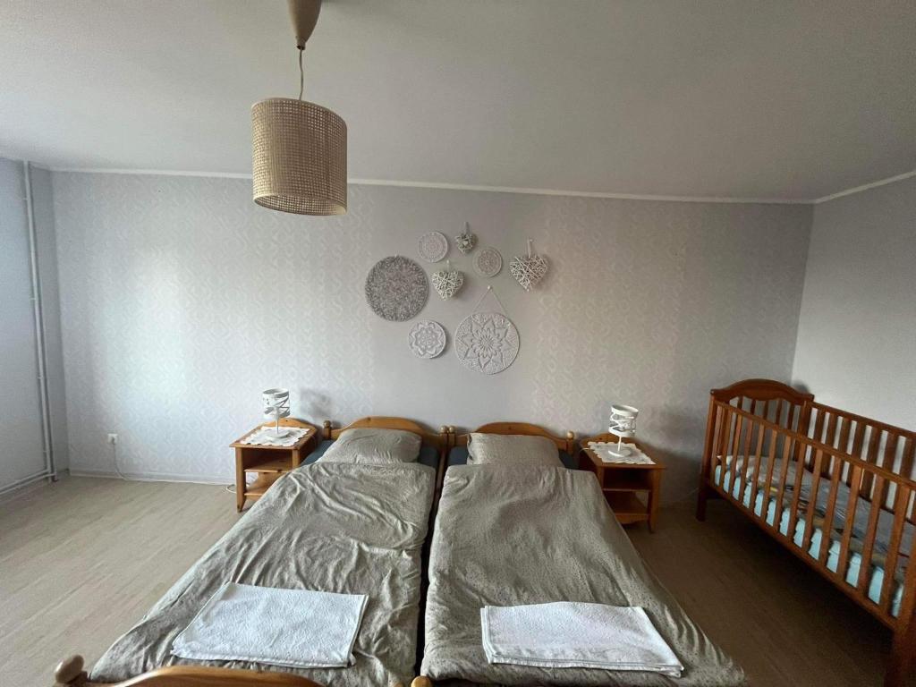 a bedroom with two beds and a crib at Willa Koniaków in Koniaków