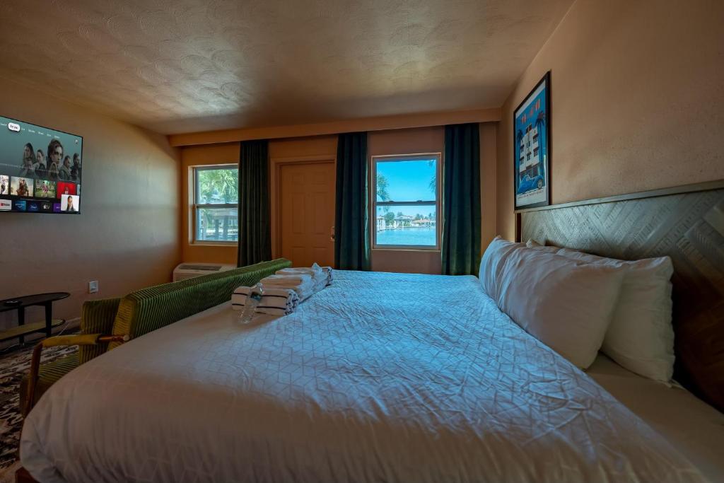 Tropical Breeze Vacation Rentals - Estudio Deluxe Con Cama Extragrande