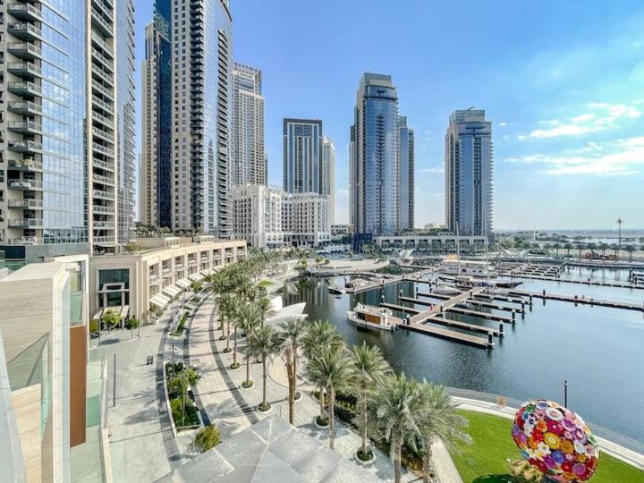 Fotografie z fotogalerie ubytování Vogue Waterfront Living - The Grand Dubai Creek Harbour v Dubaji