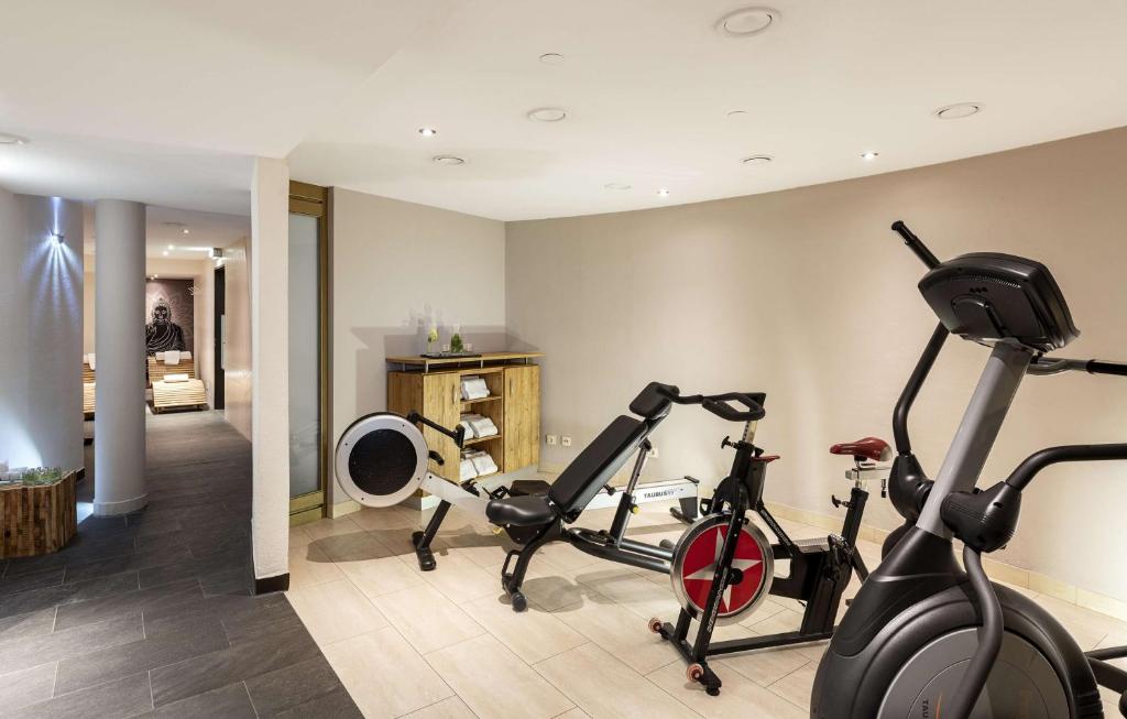 Fitness centrum a/nebo fitness zařízení v ubytování NH München Airport