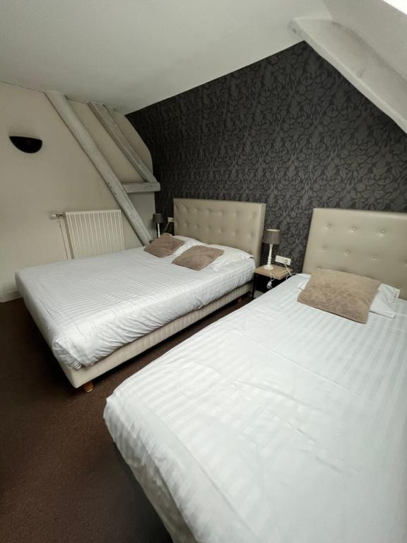 Contact Hotel Hôtel De Troyes - Habitación Triple Estándar
