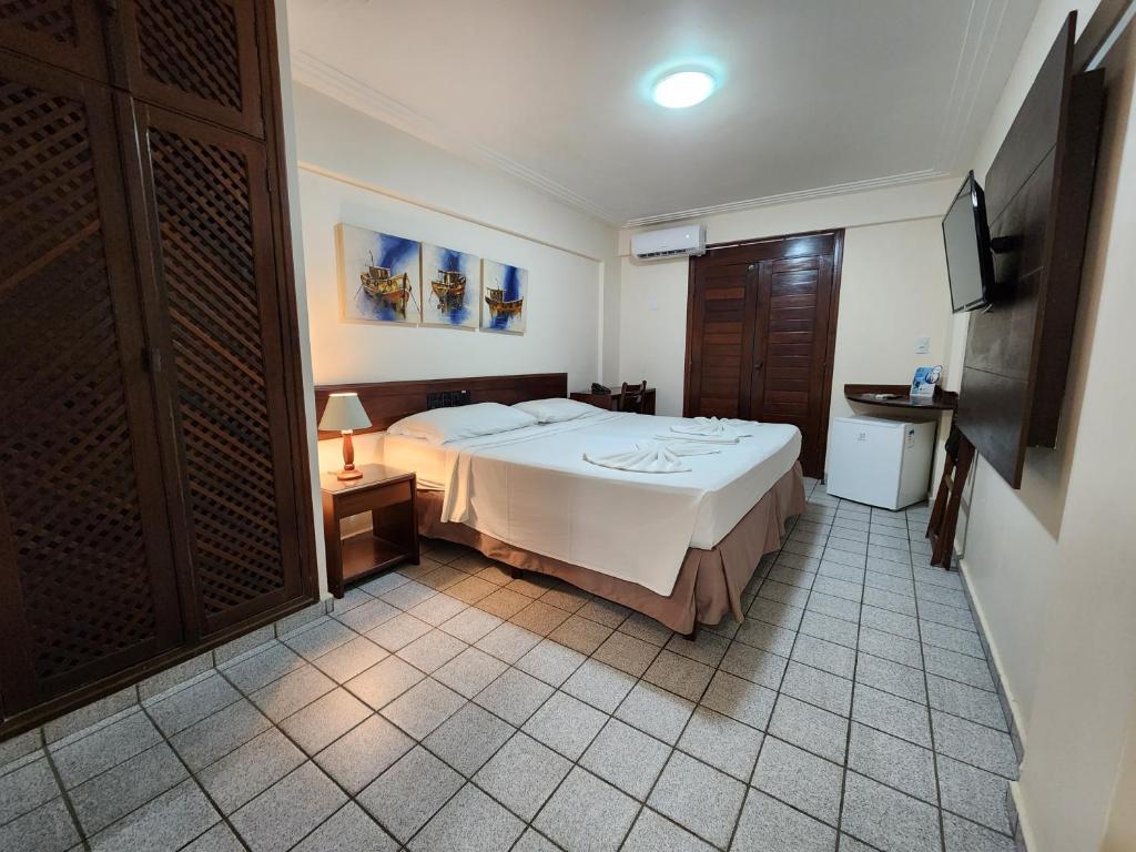 Cama ou camas em um quarto em Pizzato Praia Hotel
