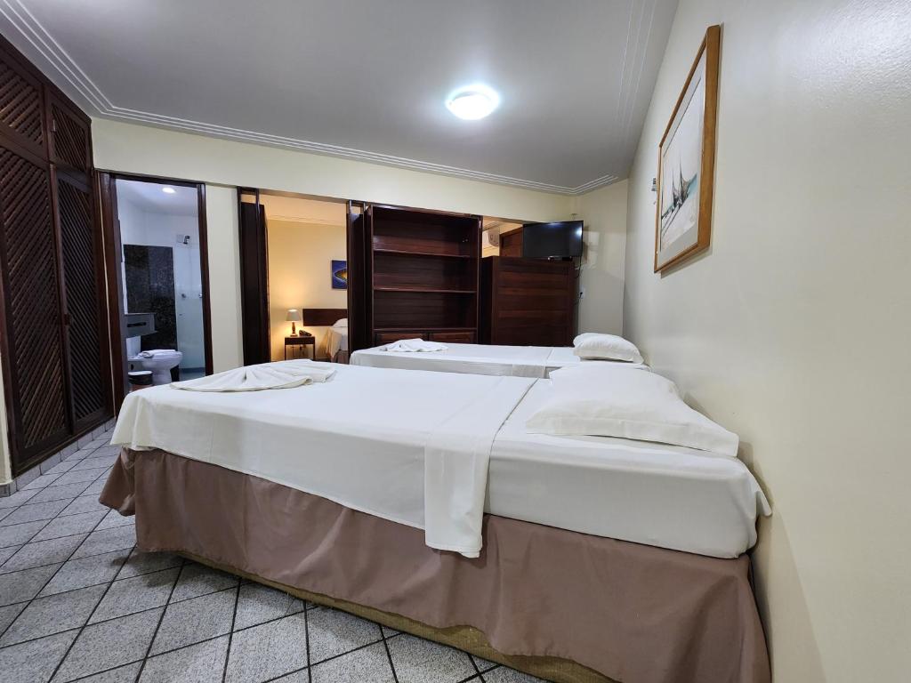 Cama ou camas em um quarto em Pizzato Praia Hotel