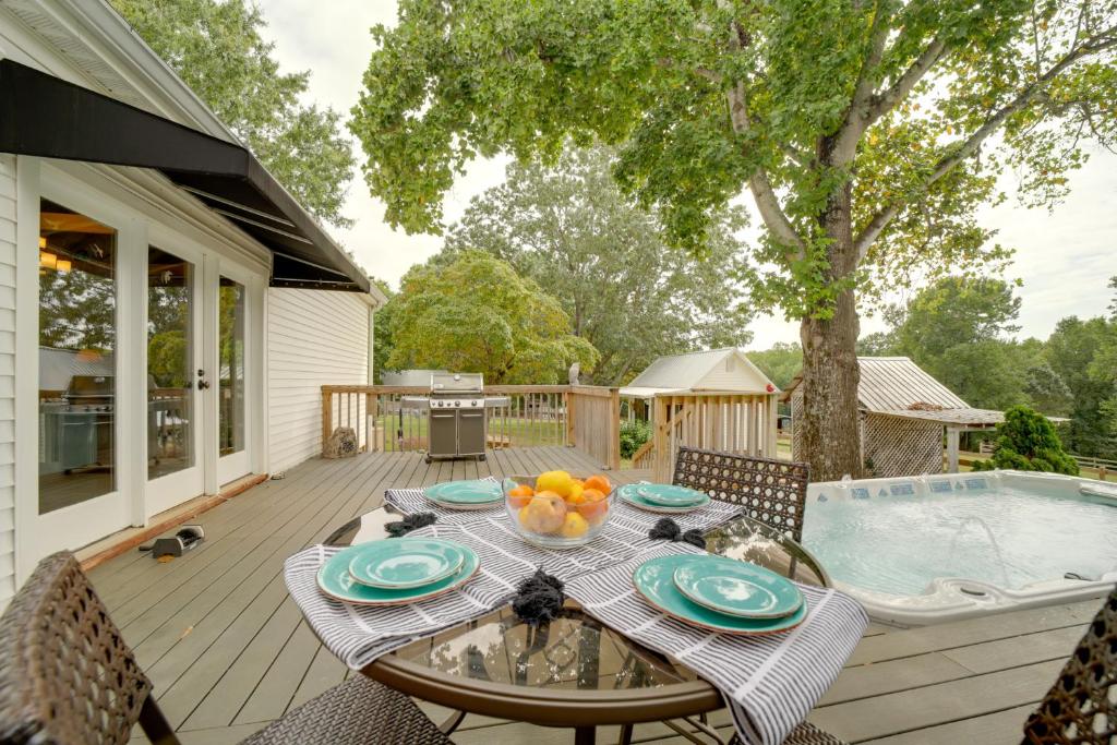 Vacation Home FamilyFriendly Landrum Farmhouse Deck and Swim Spa, SC