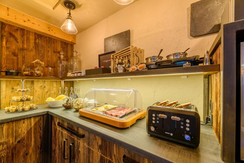 Kuchyň nebo kuchyňský kout v ubytování Hôtel Neste de Jade
