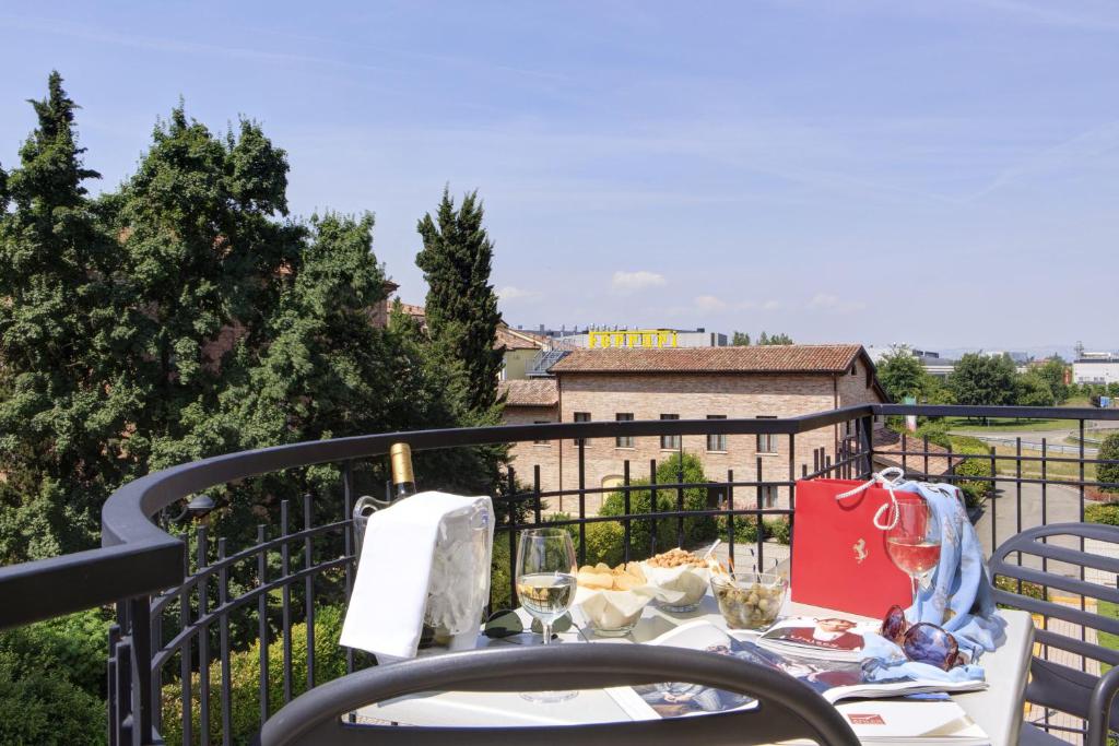 Maranello Palace - Deluxe Tweepersoonskamer Met Balkon
