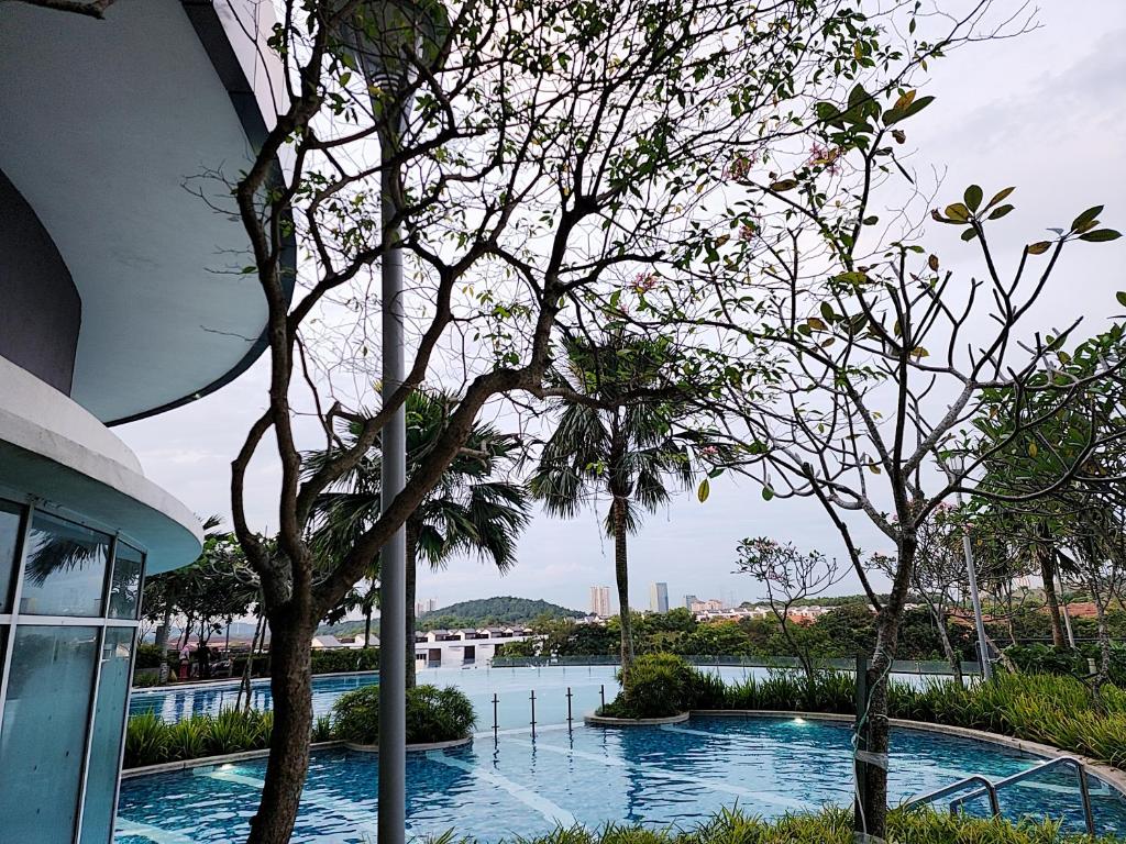 Bazén v ubytování Dwiputra Residence Presint 15 PutraJAYA nebo v jeho okolí
