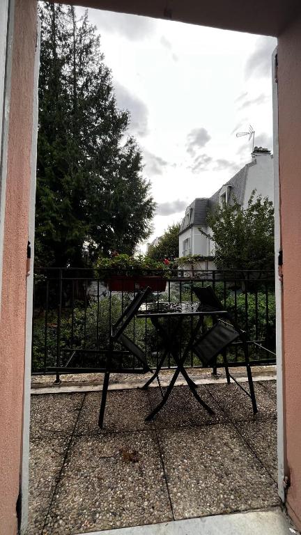 Nespecifikovaný výhled na hory nebo výhled na hory při pohledu z hotelu