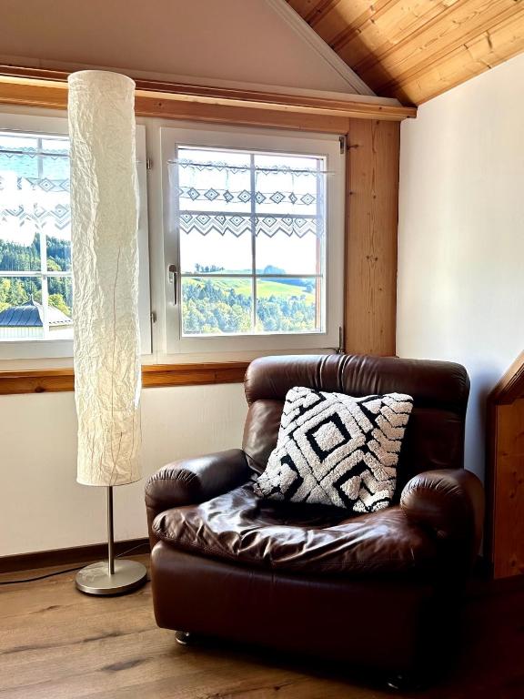 Posezení v ubytování Wunderschöne Maisonette-Ferienwohnung in stattlichem Toggenburgerhaus