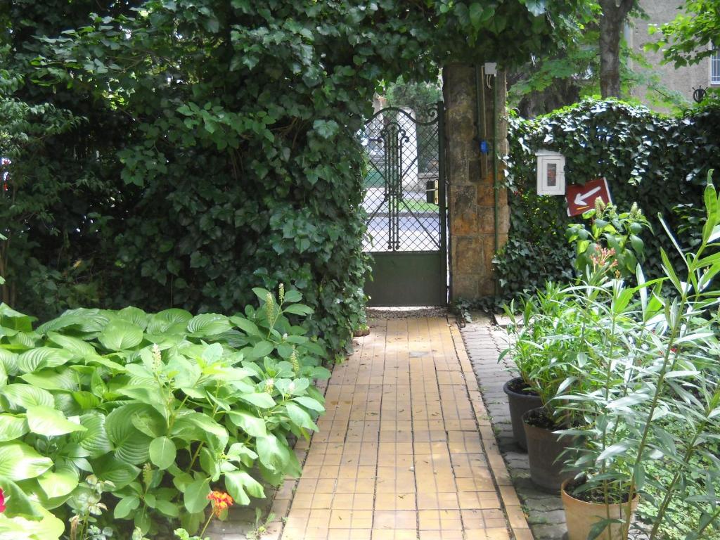 Vonkajšia záhrada v ubytovaní Villa Julia