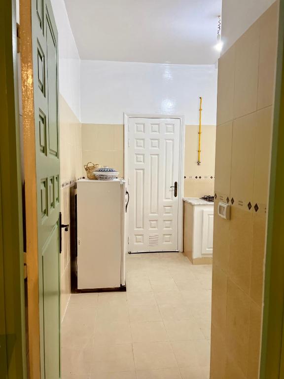 Kuchyň nebo kuchyňský kout v ubytování Appartement Vue de Mer Pied dans l'eau