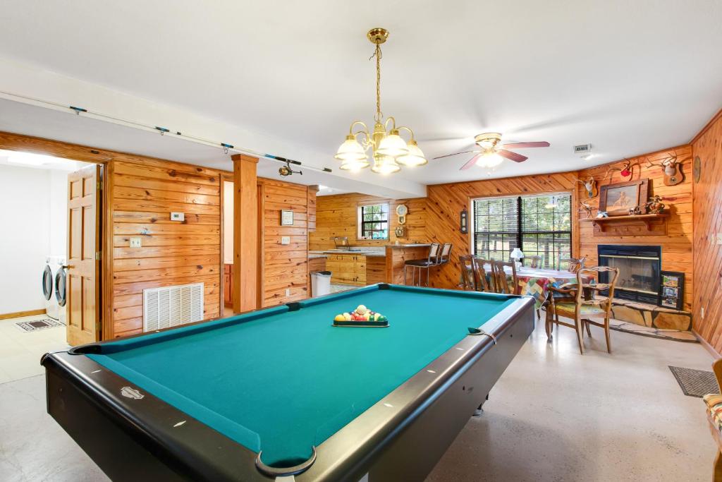 Farm stay Amity Farm House, Lake Hamilton, USA