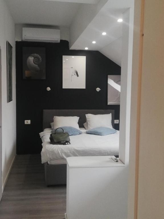 Postel nebo postele na pokoji v ubytování Apartments Simple Teslina