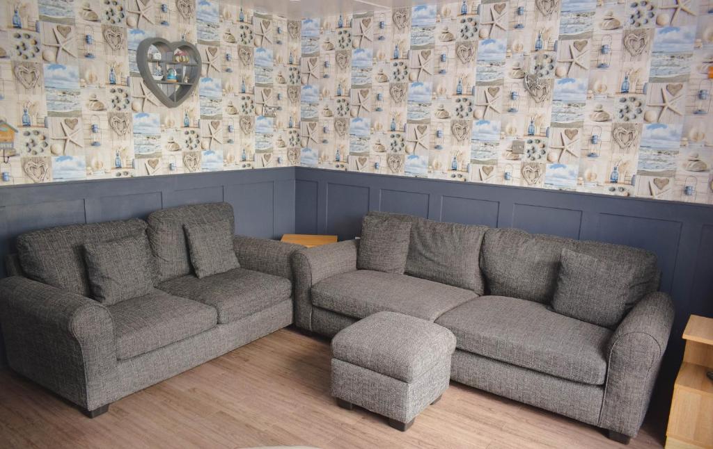 a living room with two couches and a chair at Immaculately Presented Detached Family Chalet - 5 mins to beach, nr Great Yarmouth & Norfolk Broads in Great Yarmouth