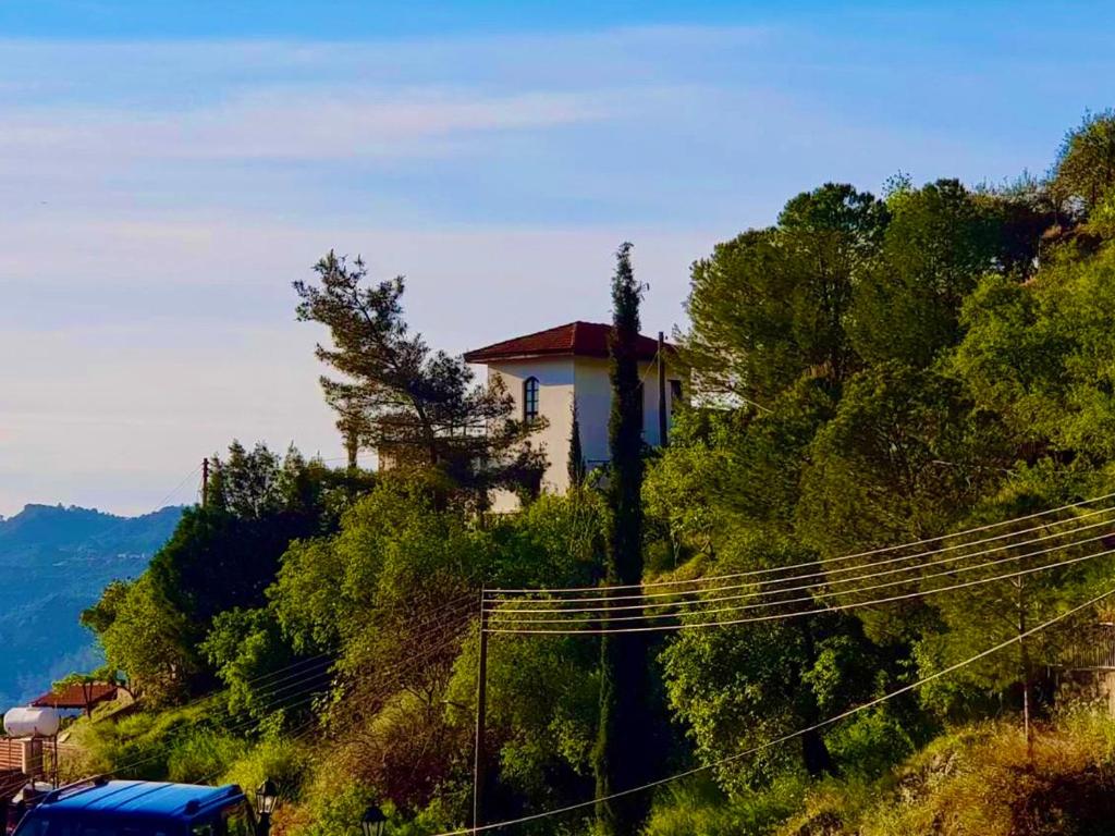 una casa al lado de una colina con árboles en Traditional House with Mountain View - Dierona Village en Dierona