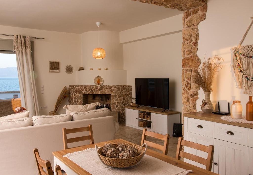 Televízia a/alebo spoločenská miestnosť v ubytovaní Amelia Villa Collection