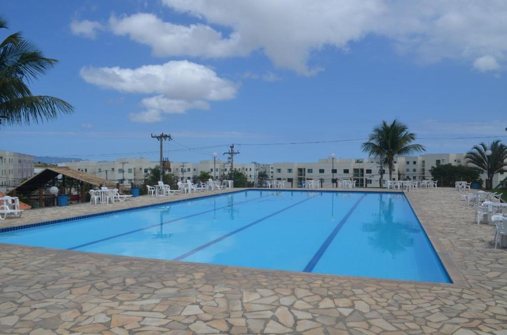 Swimmingpoolen hos eller tæt på Familiares