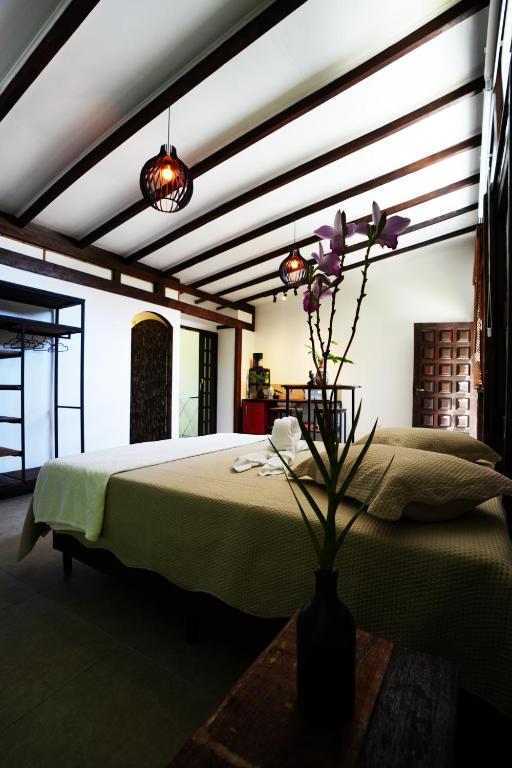 Cama ou camas em um quarto em Pousada Aquarela de Bombinhas