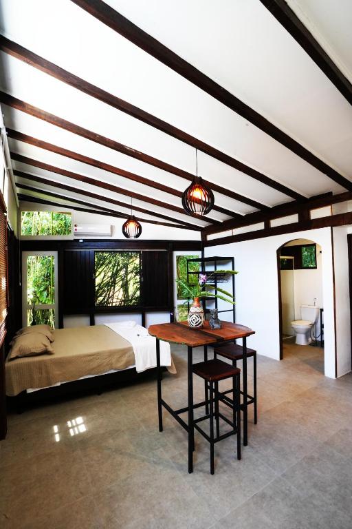 Cama ou camas em um quarto em Pousada Aquarela de Bombinhas