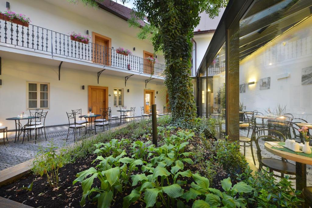 Zahrada ubytování Hotel At the White Lily