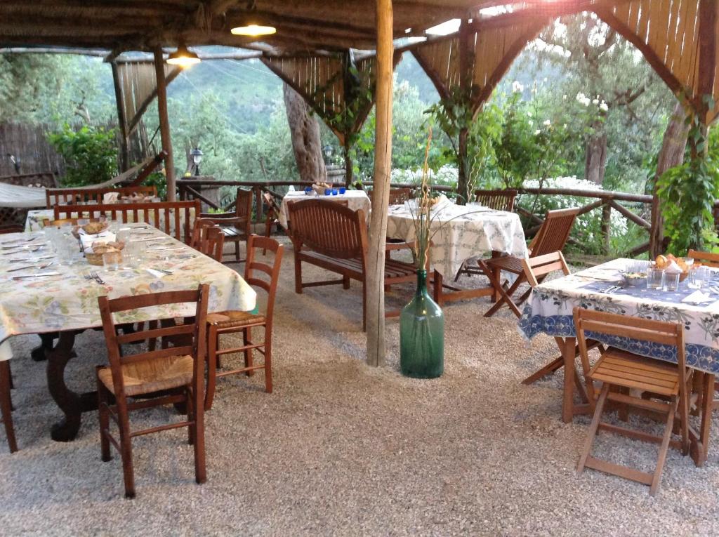 Un restaurant sau alt loc unde se poate mânca la Agriturismo L'Olivara