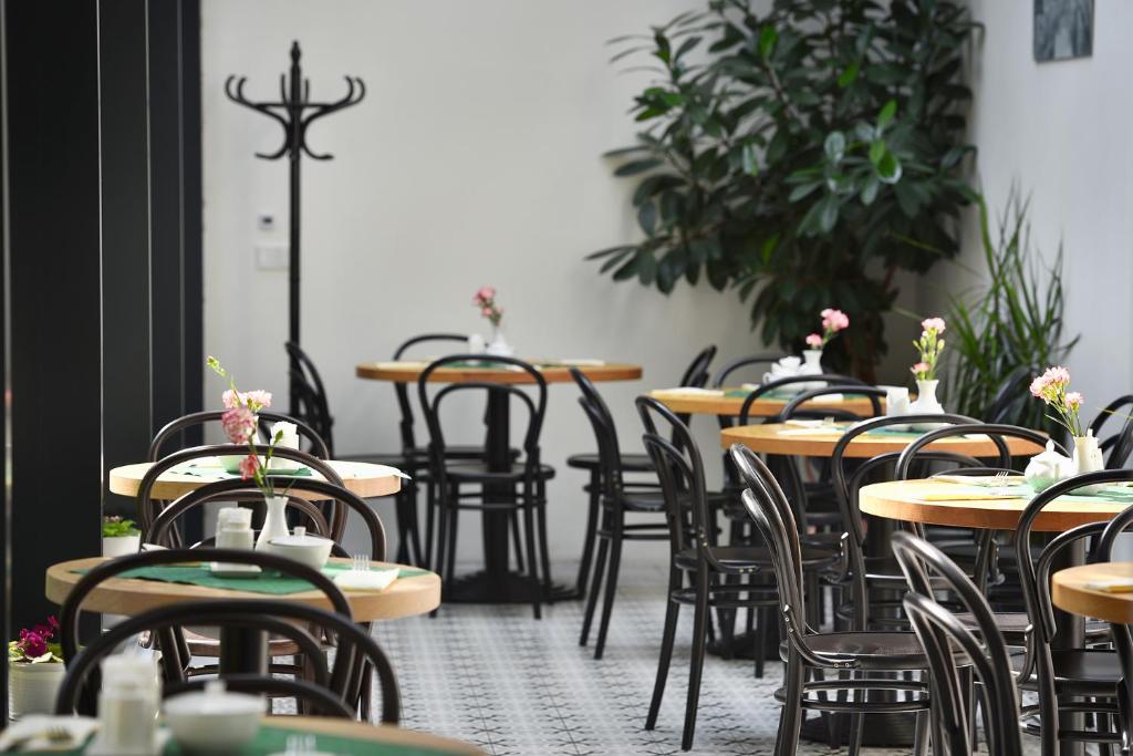Restaurace v ubytování Hotel At the Green Grape