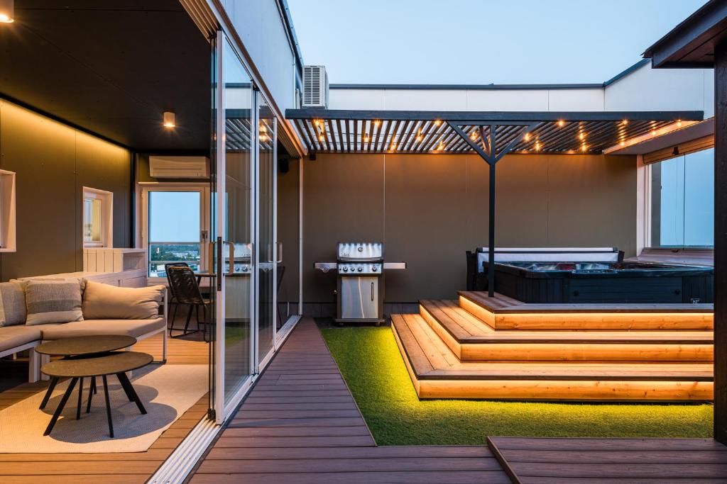 Picture of LVH | Ultra Luxury Penthouses of the World