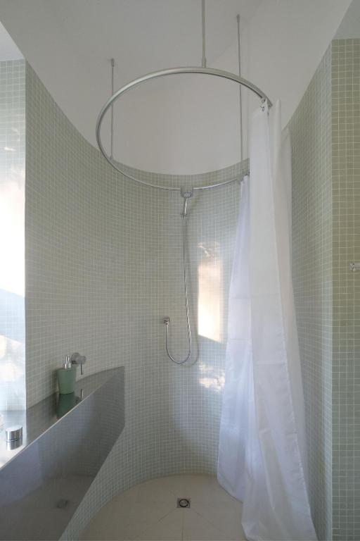 Kylpyhuone majoituspaikassa baumhaus buchengr&uuml;n
