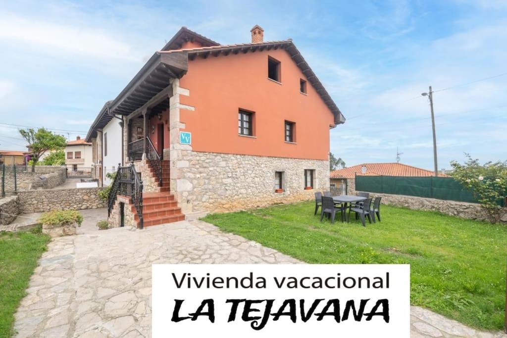 a villa with a garden in at vivienda vacacional la tejavana in Llames de Pría