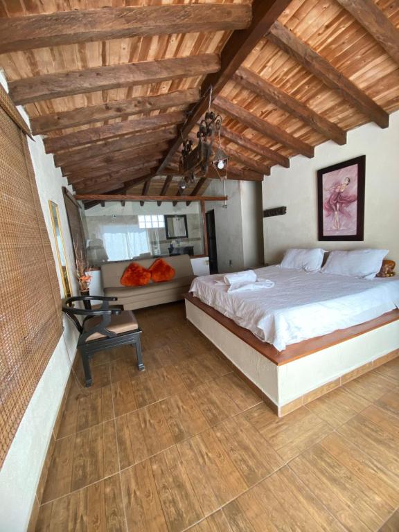 Postel nebo postele na pokoji v ubytování Oak Tree house