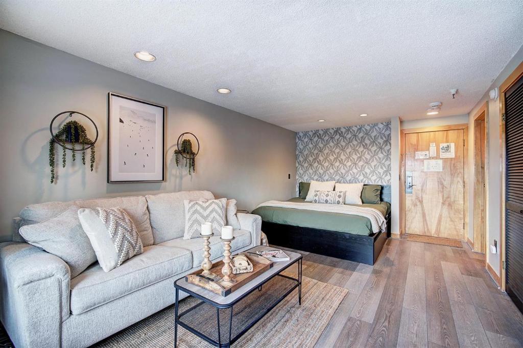 Gallery image of Village at Breck Studio 4217 by Ski Country Resorts in Breckenridge