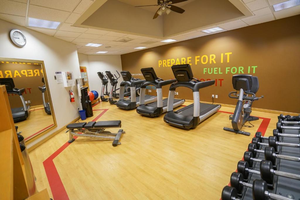 Fitness centrum a/nebo fitness zařízení v ubytování Sheraton Tucson Hotel & Suites