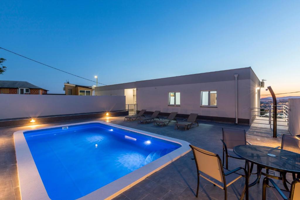 Family friendly house with a swimming pool Podstrana, Split - 21718